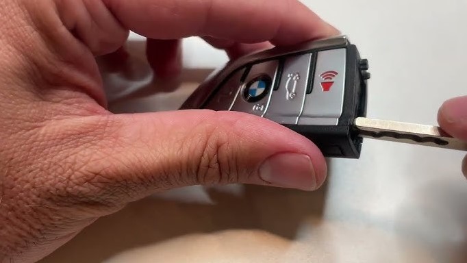 how to replace bmw key battery